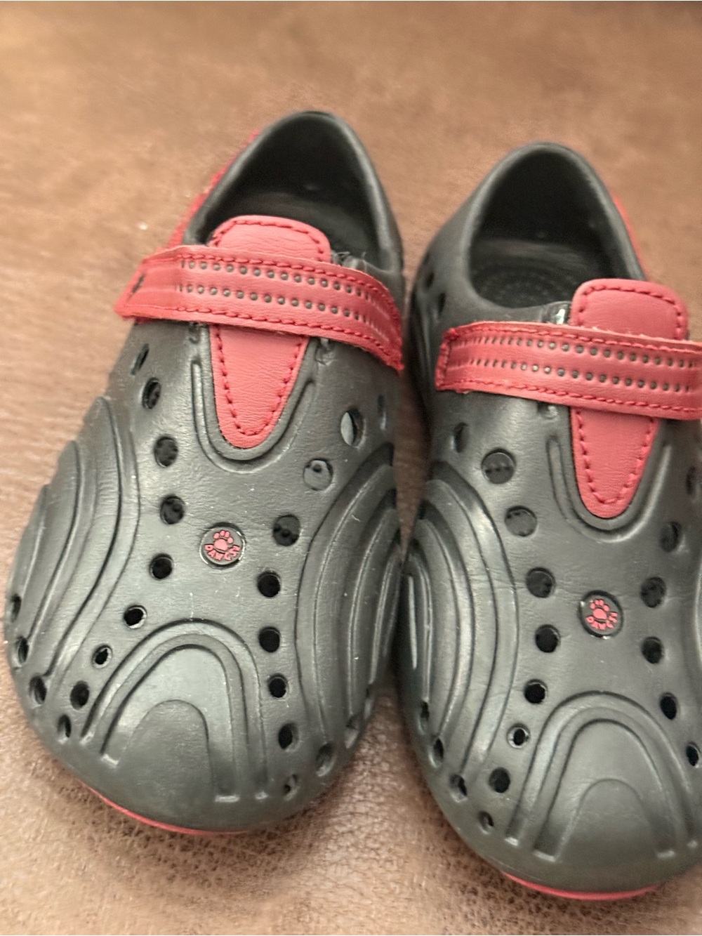 Dawgs Slip-on Shoes Size 9 Youth Kids Black/ Maroon Summer